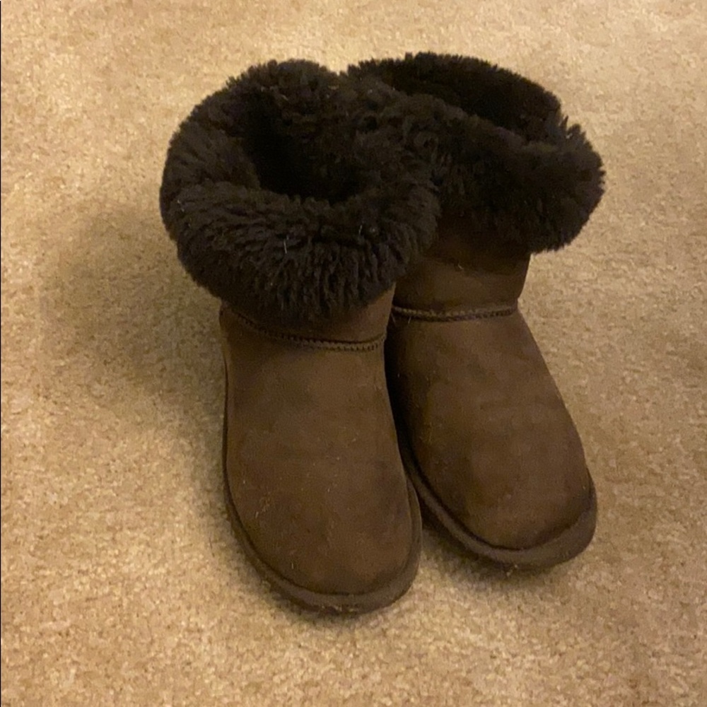 UGG brown with side button